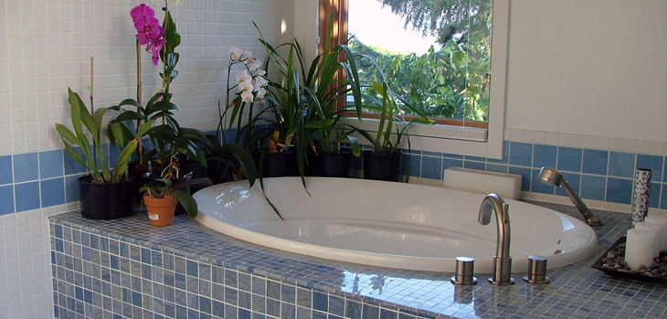 modern_bathrooms_71st-bluemarbletubsurround-orchids